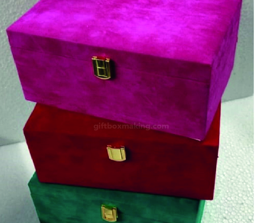 customized velvet box manufacturer in dubai